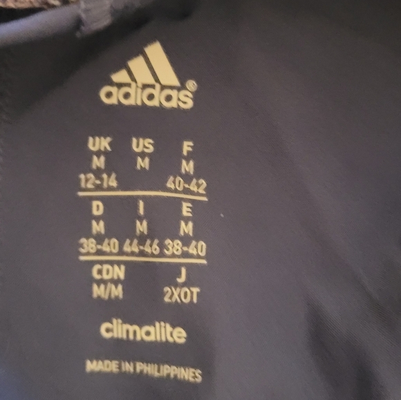 Adidas shorts size M - Picture 3 of 3